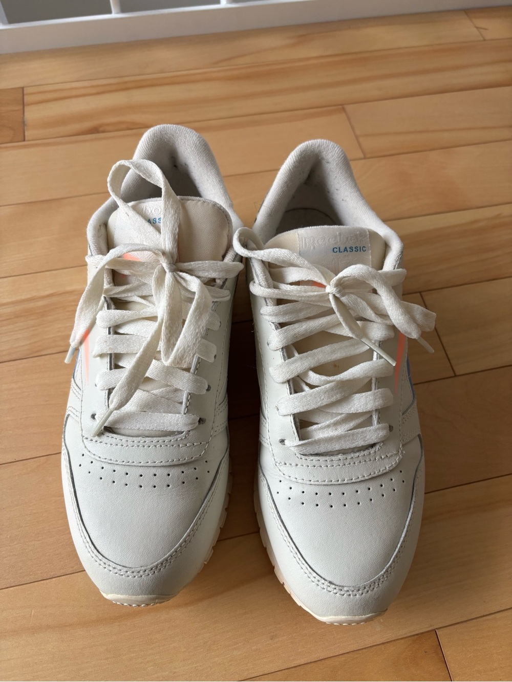 Reebok Classic Sneakers - Womens size 6 - Picture 4 of 6